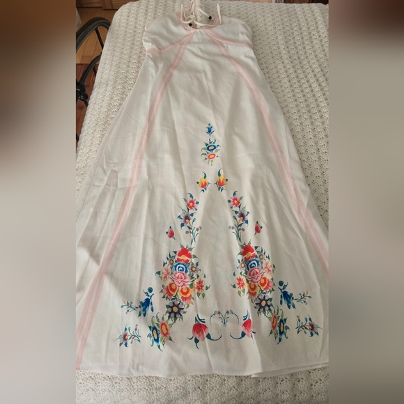 Elegant Cream Floral Maxi Dress - Picture 4 of 4